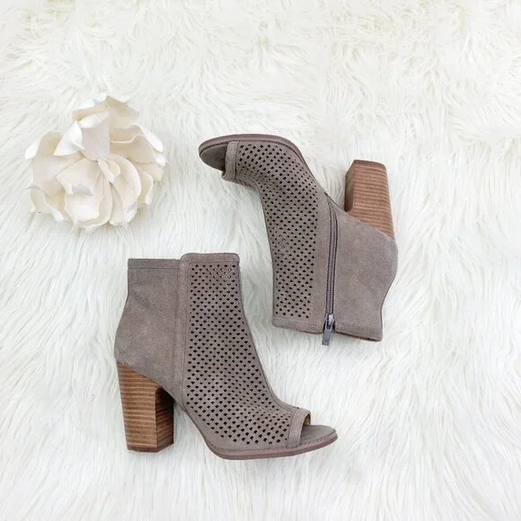 Lucky Brand "Lakyn" Taupe Perforated Peep Toe Ankle Boots/Booties Women's Size 9 - Picture 2 of 11